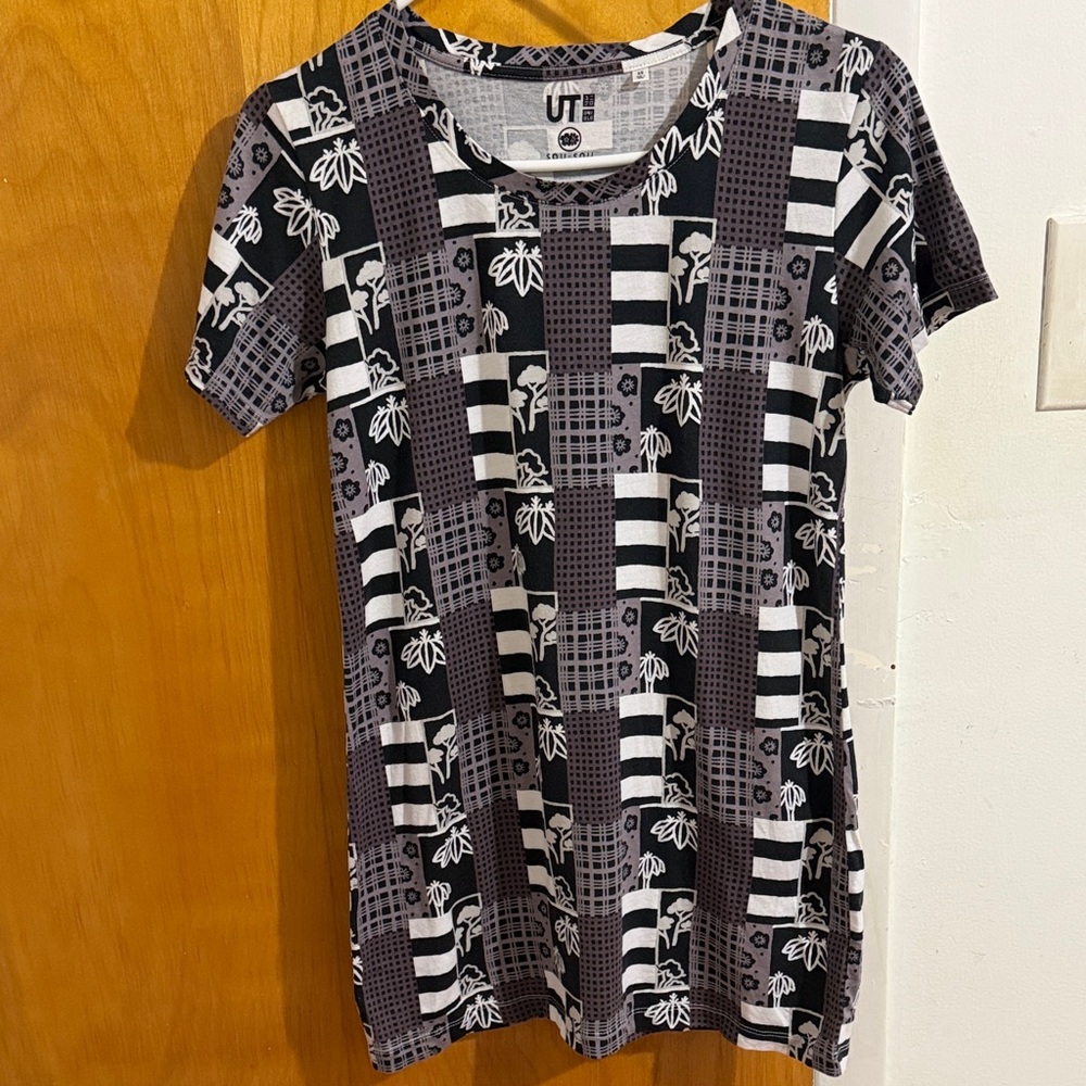 Uniqlo Monochrome Patterned Tee